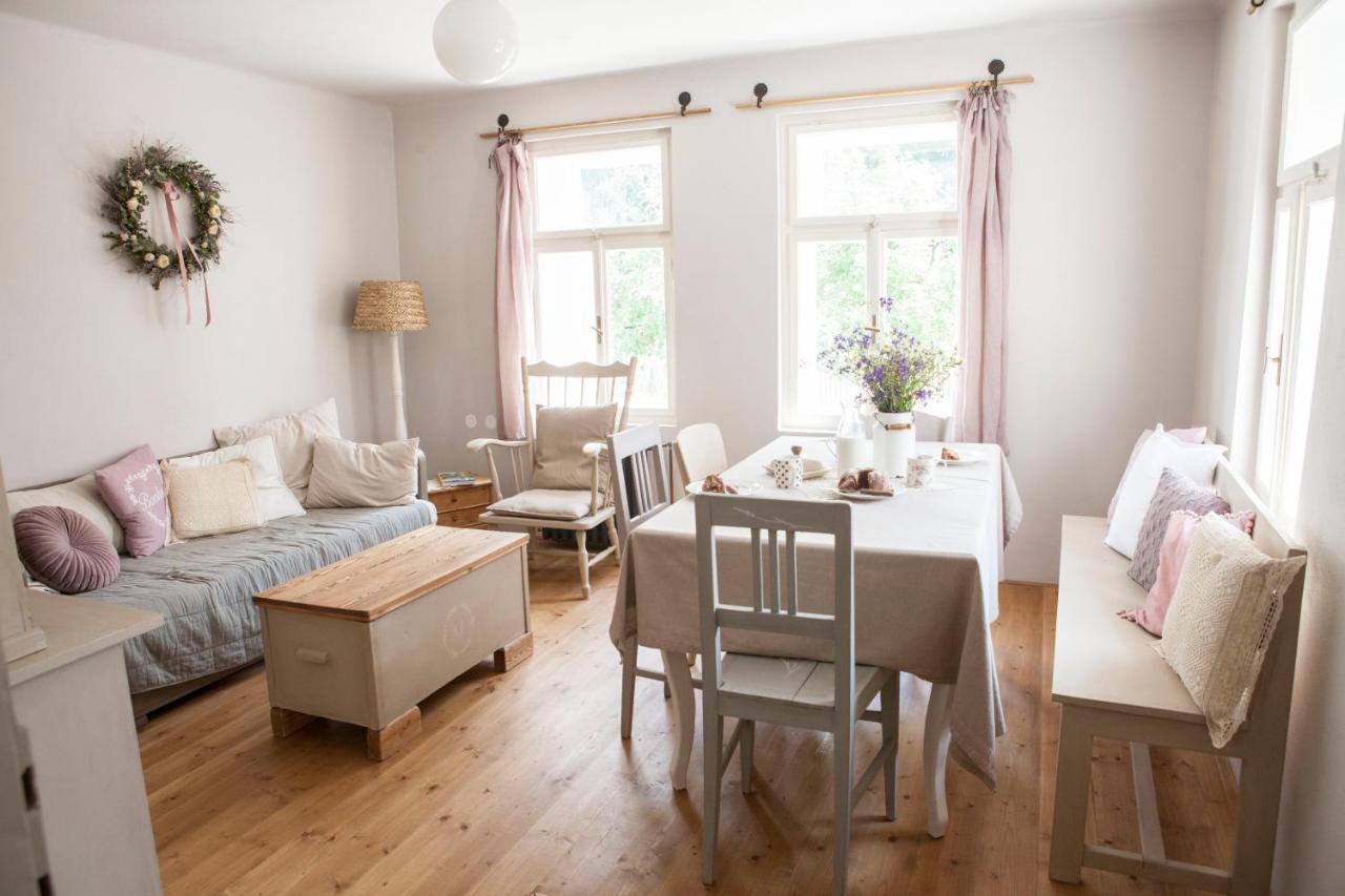 Villa Domecek Na Kvetinovem Statku à Zdice Extérieur photo